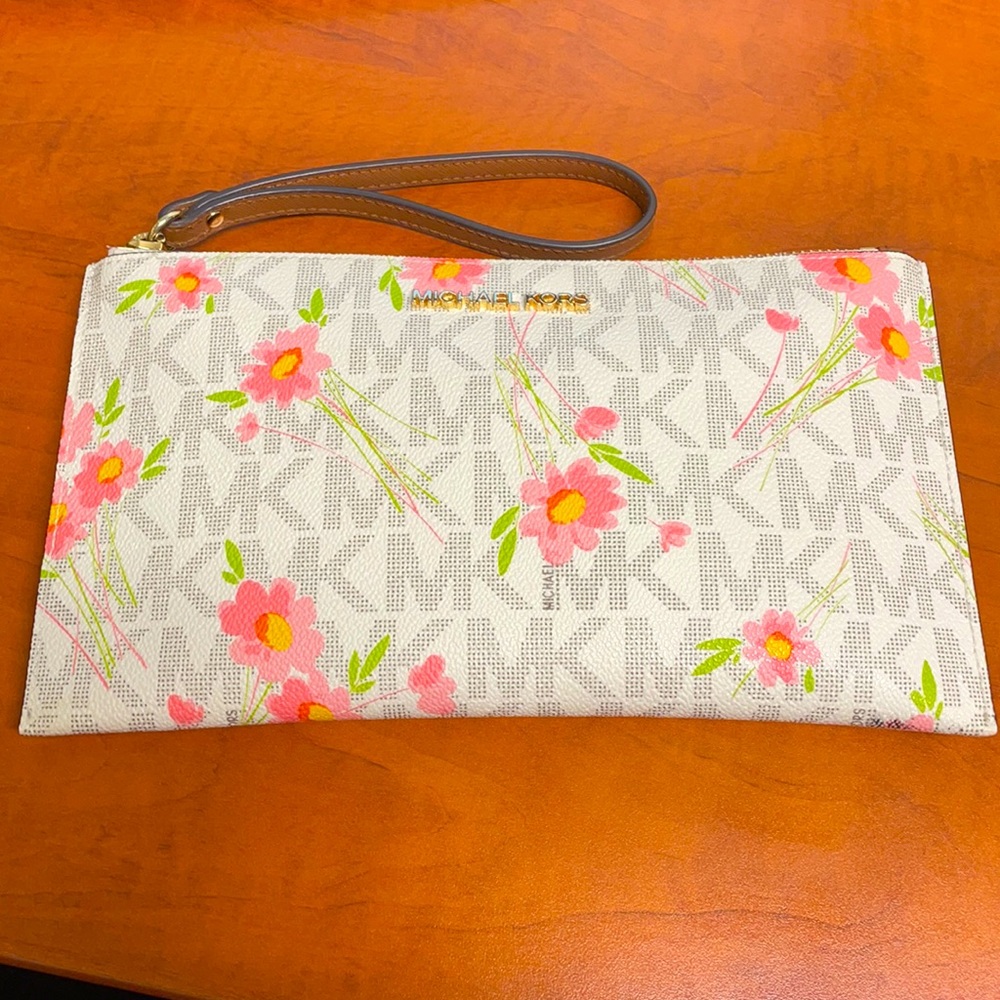 Michael Kors wristlet